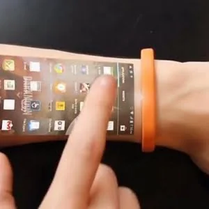 IPhone弱爆了：Cicret手镯手机投影屏幕到手腕上可互动