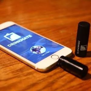 喝多没喝多还得听它的：小巧的酒精浓度检测装置 DrinkMate