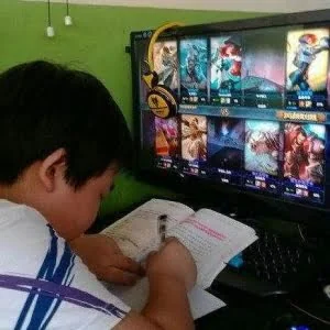 男孩为玩LOL潜入学校办公楼