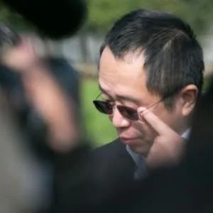 周鸿祎朋友圈放狠话：谁拦我做手机，就同归于尽