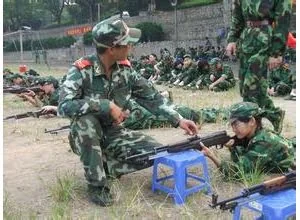 网传军训教官向女生表白 场面不忍直视
