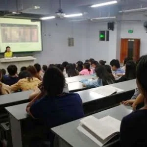 高校开性教育课：学生求OOXX技巧