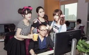 美女就是生产力 程序员鼓励师是怎样的存在？