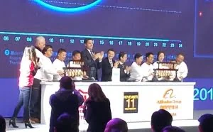 给2015双11敲钟的8个人都是谁？