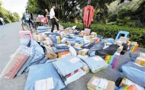 大学生网购警惕过度消费