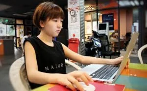 高中退学创业的少女做了青少年垂直电商「神奇百货」
