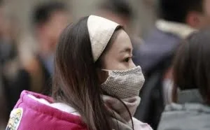 雾霾来了：各具特色的街头口罩风景面面观