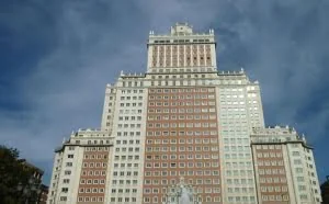 王健林怒斥马德里市政府：像对待狗一样对待我