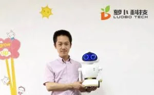 萌酷机器人能与3~8岁小孩语音互动两个月2200订单