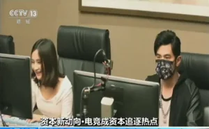 周杰伦玩游戏画面上央视新闻 网友:奇男子