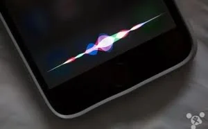 Siri 被曝新漏洞：无需解锁即可查看设备照片