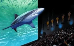 IMAX弱爆：超逼真三屏电影院来了