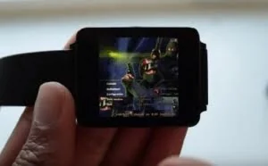 外国网友将CS 1.6移植到了Android Wear上