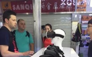 廉价VR眼镜现身华强北：引日韩游客爆买