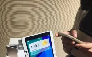 参观OPPO手机生产基地："惊现"可折叠智能手机