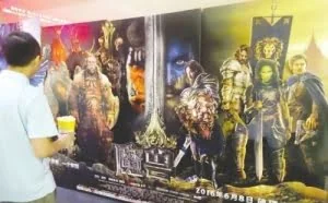 《魔兽》首映堪比疯狂派对：粉丝太“魔”性