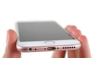拆解专家：取消耳机插孔损害iPhone耐用度
