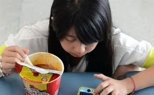 中国人“手机依赖症”为何远比其他国家厉害？