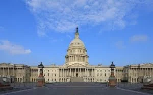 谷歌、Facebook：美国必须交出互联网控制权