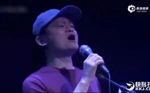 马云献唱Beyond《海阔天空》：这高音粉丝惊了