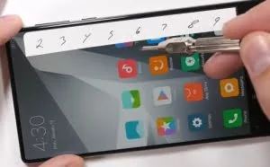[视频]小米MIX暴力测试：陶瓷机身果然够硬