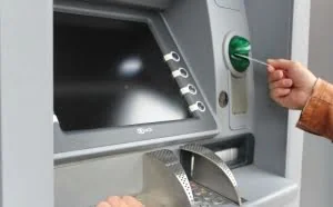欧亚多家银行ATM取款机遭黑客攻击 向外吐现金