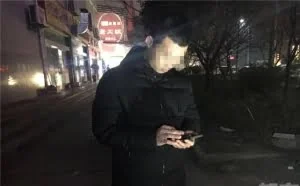 小伙卖游戏账号被坑8400元 过年想回家回不了