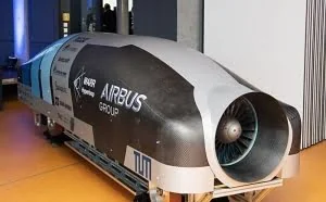 “超级高铁”原型测试成功!造型科幻