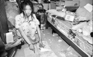 最“敬业”女黑客1年不洗澡不出门房间如垃圾场