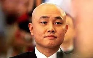 丈夫入狱后如何挑起重担从巨亏8亿做到收入640亿