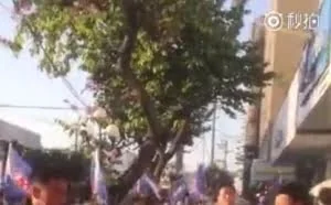 饿了么美团骑手现街头斗殴 美团回应：对方已道歉和解