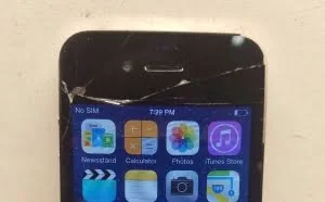 这台破损的iPhone 4s售价高达102.8万