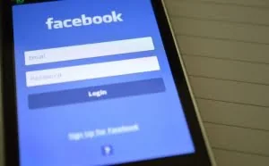 Facebook未能删除儿童色情图像招致批评