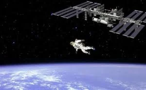 如果宇航员从太空中跳下来:真是惨!