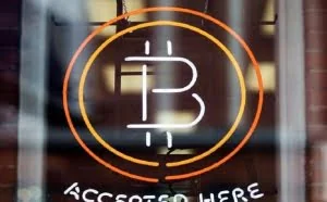 外媒：比特币已经站在悬崖边上了……