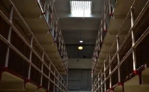 FCC投票通过“监狱违禁品拦截系统”：走私手机信号将被屏蔽