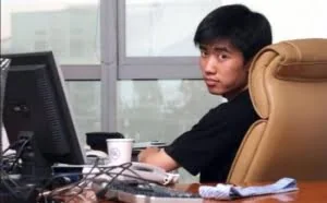初中文凭80后，曾靠写稿赚钱，创立的公司市值百亿