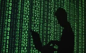 美国故意将黑客攻击嫁祸中国，将病毒植入iPhone手机