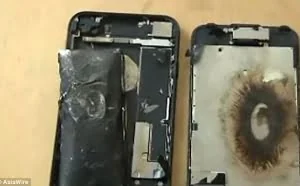 iPhone 7充电中发生爆炸：一声巨响炸成两半