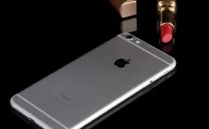 iphone电量那么不耐用，为何苹果不支持快充？原因很简单