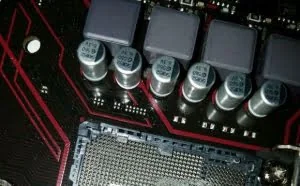 电脑萌新给CPU涂硅脂：该涂在哪里呢？就抹在CPU插槽里吧