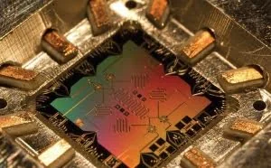 Google、IBM、中科院，比一比谁先实现量子计算霸权？