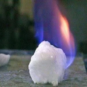 我国首次海域可燃冰试采成功_半月谈网