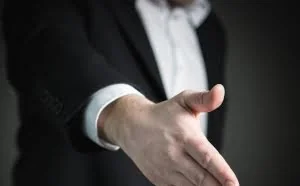 不懂如何跟领导沟通？教你2招，快速成为职场达人！
