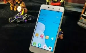 中兴小鲜5发布，999元起配置双摄