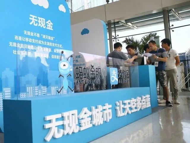 “无现金社会”需要让老年人也体面