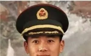 马云雷军马化腾等老总怒晒军装照，还是雷军最好看