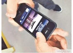 男子借手机给陌生人打电话 被骗走账户内2100元