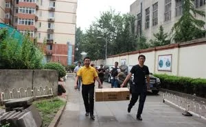 北京女子买到第1亿台空调 苏宁免单总裁亲自送