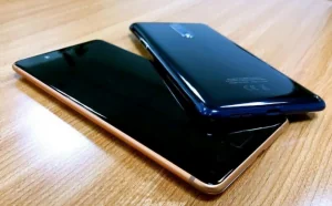 诺基亚旗舰Nokia 8上手：黑白双镜头 古铜新配色